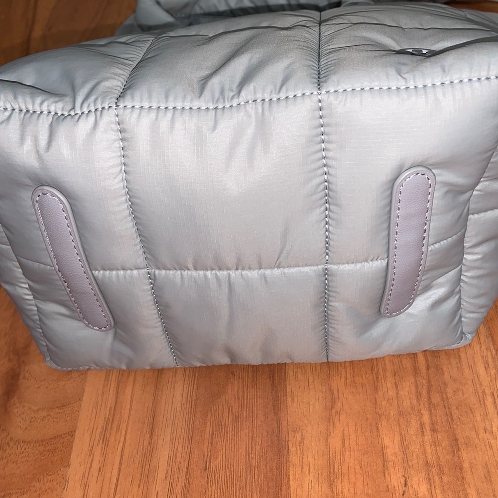 NWT Lululemon Athletica Quilted Grid Crossbody Bag In Silver Drop ASIA EXCLUSIVE - Picture 6 of 12